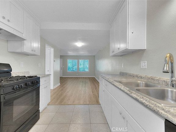 4th image of 164 Lexington Ln