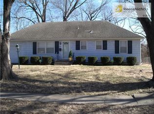 9943 Oakdell Dr, Kansas City, MO 64114