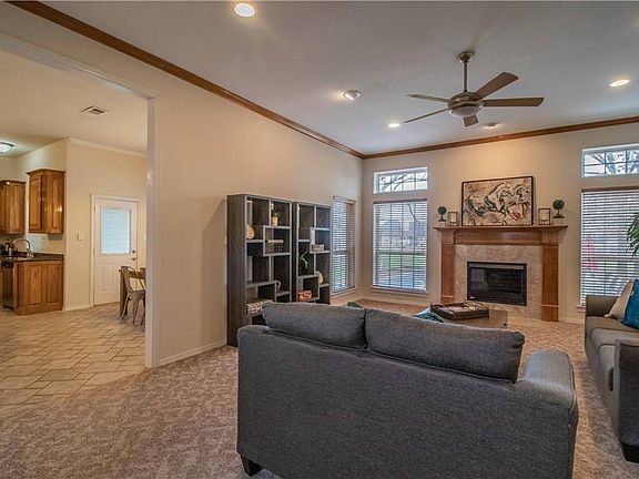 4th image of 3917 Creekside Ct