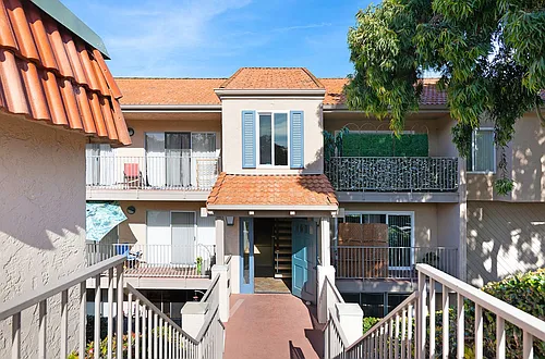 2336 Hosp Way Photo 1
