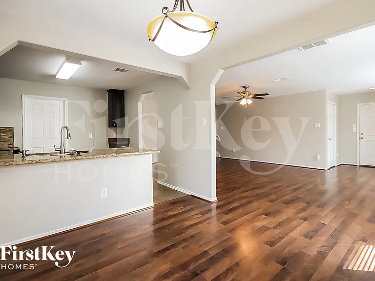 1621 Perennial Ln — Photo 6