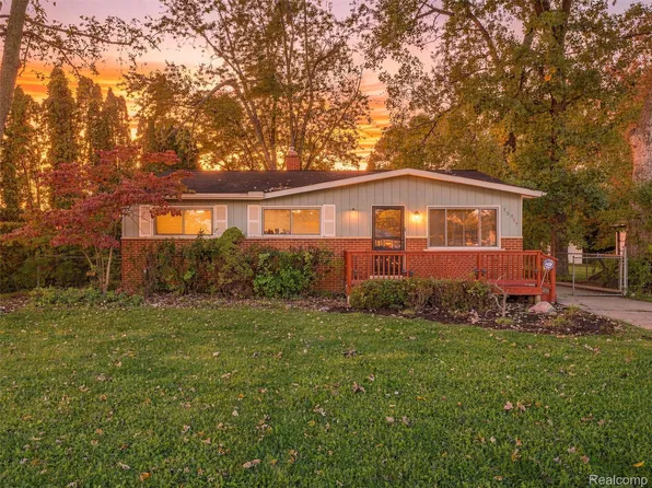 15317 Green Lane Ave, Livonia, MI 48154