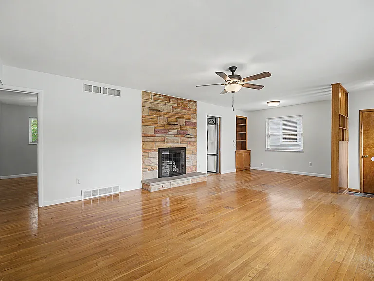 3707 E 4th St — Photo 17