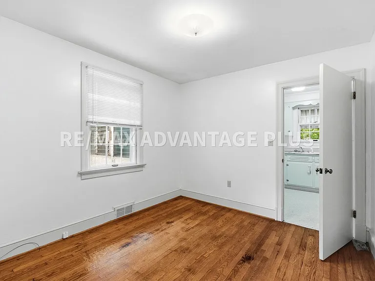 1004 Fourth Avenue Ext — Photo 18