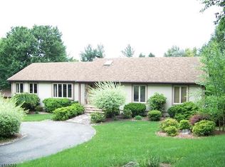 41 Thomas Rd, Glen Gardner, NJ 08826