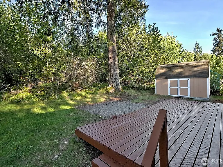 221 SE Fuchsia Ave — Photo 11
