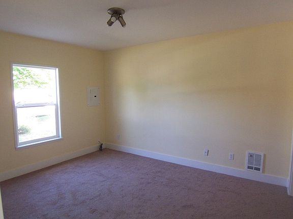 4th image of 805 S Donovan St