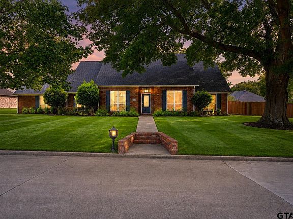 2nd image of 216 Turnberry Cir