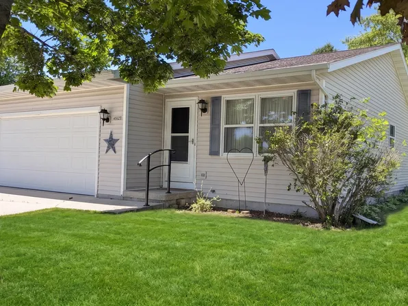 4537 Oaktree Ct, Manitowoc, WI 54220