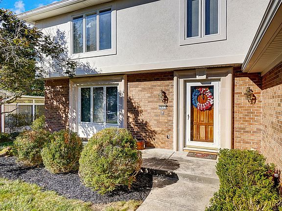 3rd image of 2677 Falconbridge Dr