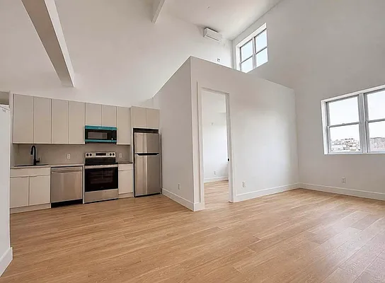 Living room, photo 2