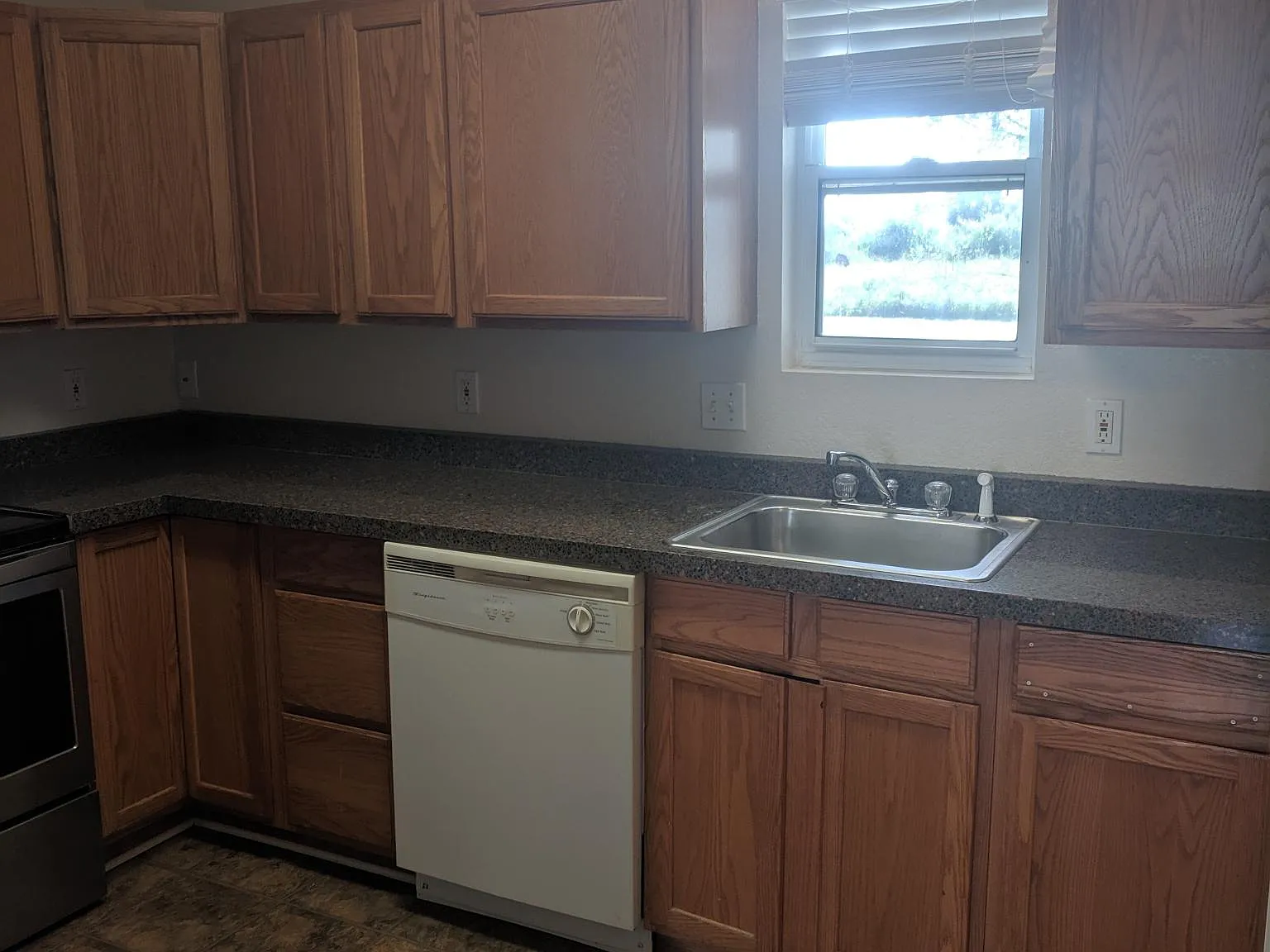 2 bed, 1.5 bath, 990 sqft, $1,350 — Photo 4