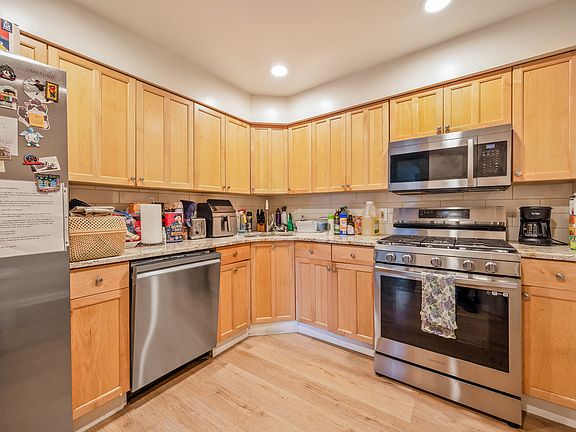 3rd image of 272 Old River Rd #5