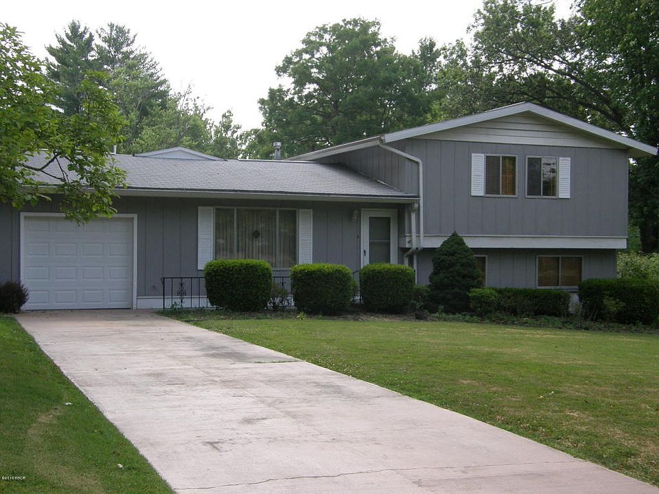 1st image of 10 Hillcrest Dr