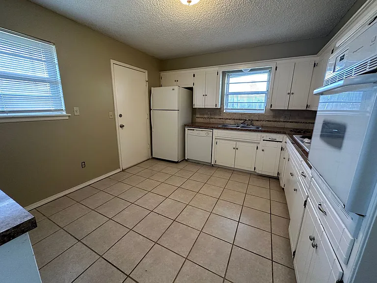 621 Lotus Ave — Photo 17