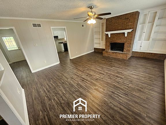 2nd image of 4047 Royalcrest Dr