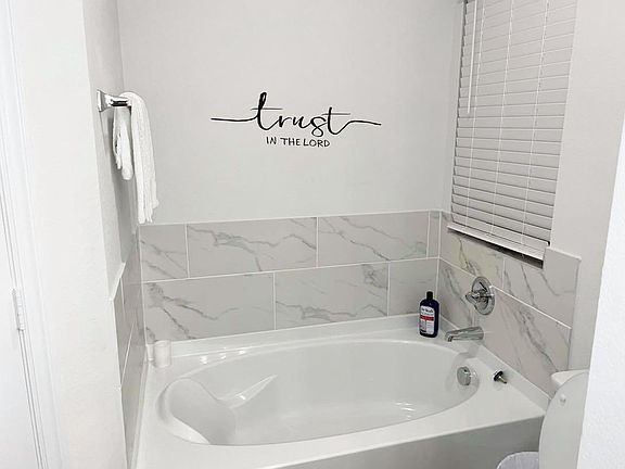 3rd image of 216 Blue Hibiscus Dr