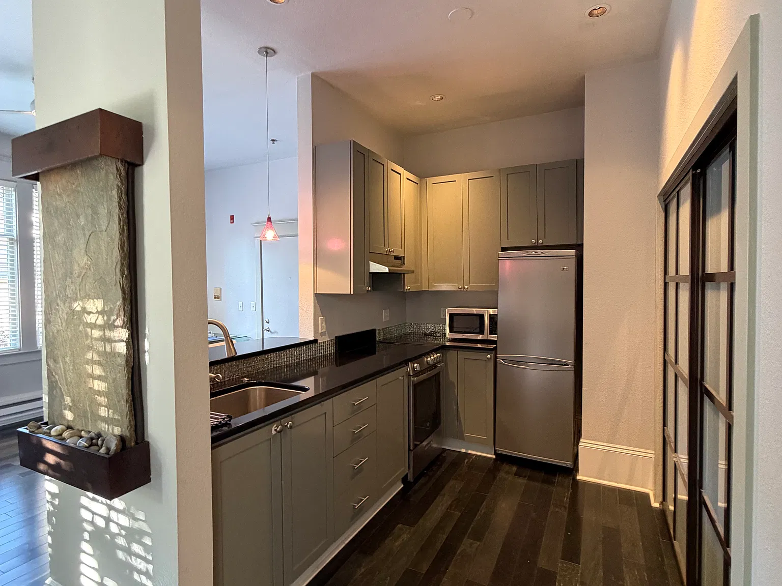 Studio, 430 sqft, $1,950 — Photo 3