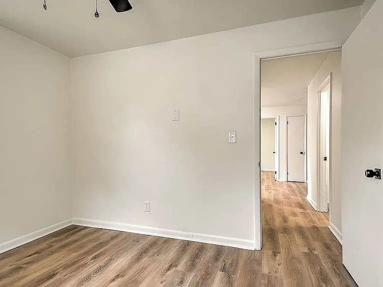 718 W G St — Photo 27