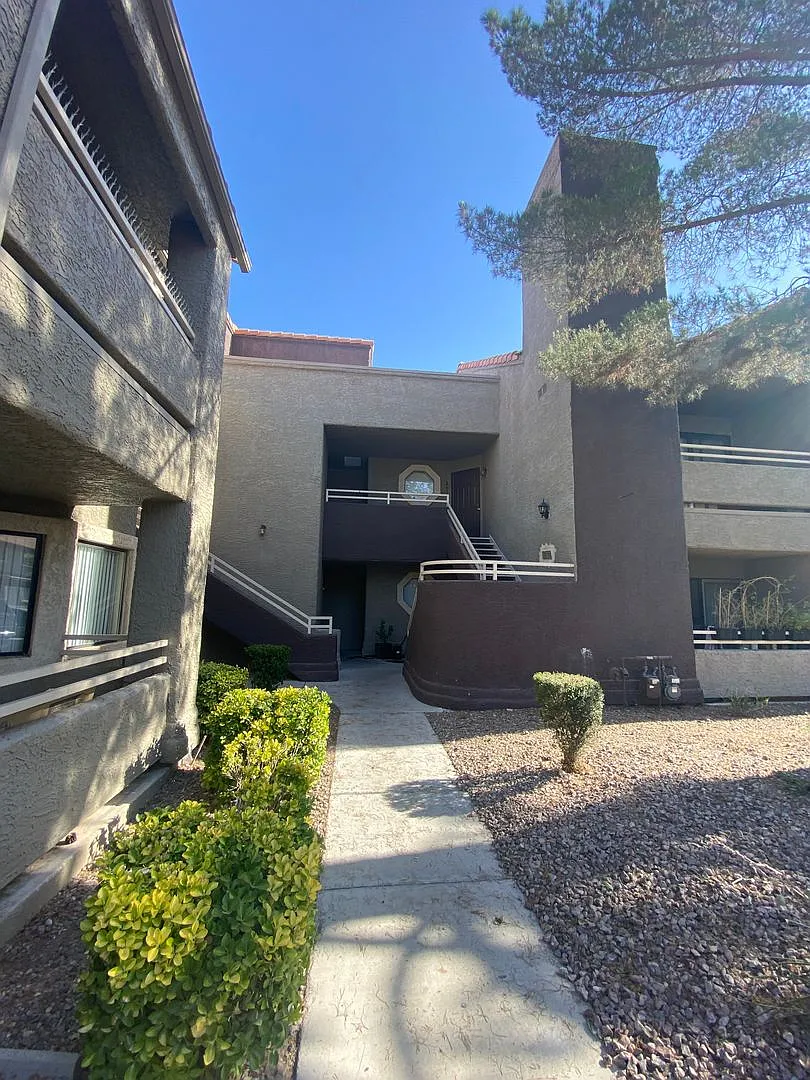 Americana Property Mgmt - Freshly Remodeled 2beds-2baths Condo Fully Furnished In The Sw — Photo 2
