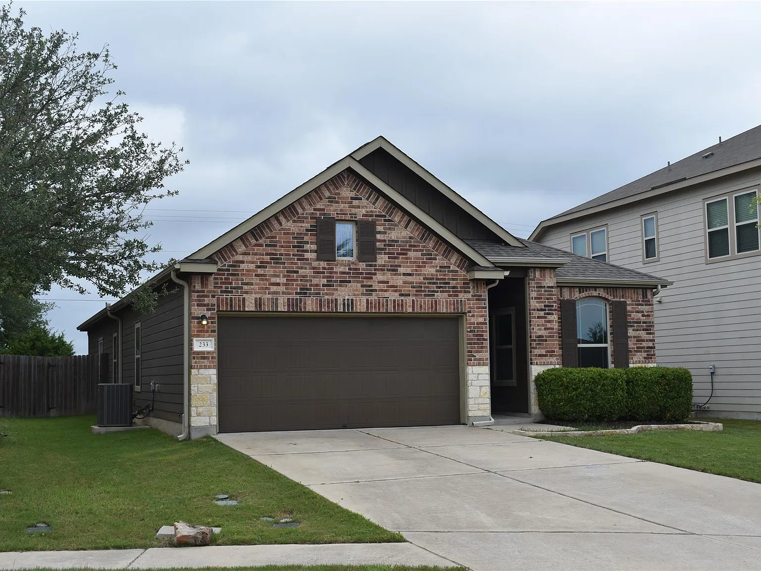 4 bed, 2.0 bath, 1718 sqft, $1,995 — Photo 2