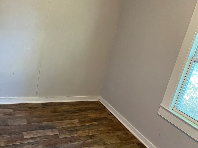 2433 Myers St — Photo 3