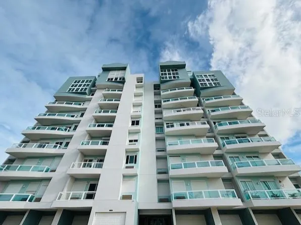 Condo Dolphin Towers 193 Fernandez Garcia Ctr #405, Luquillo, PR 00773
