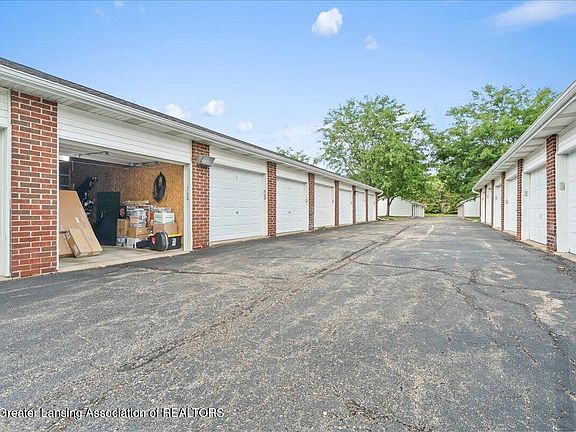 3rd image of 307 Carom Cir