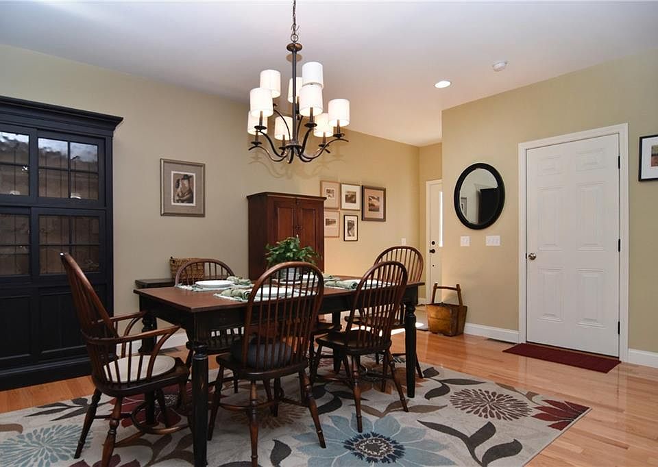 5 Wheeler Ln Hope Valley RI Zillow