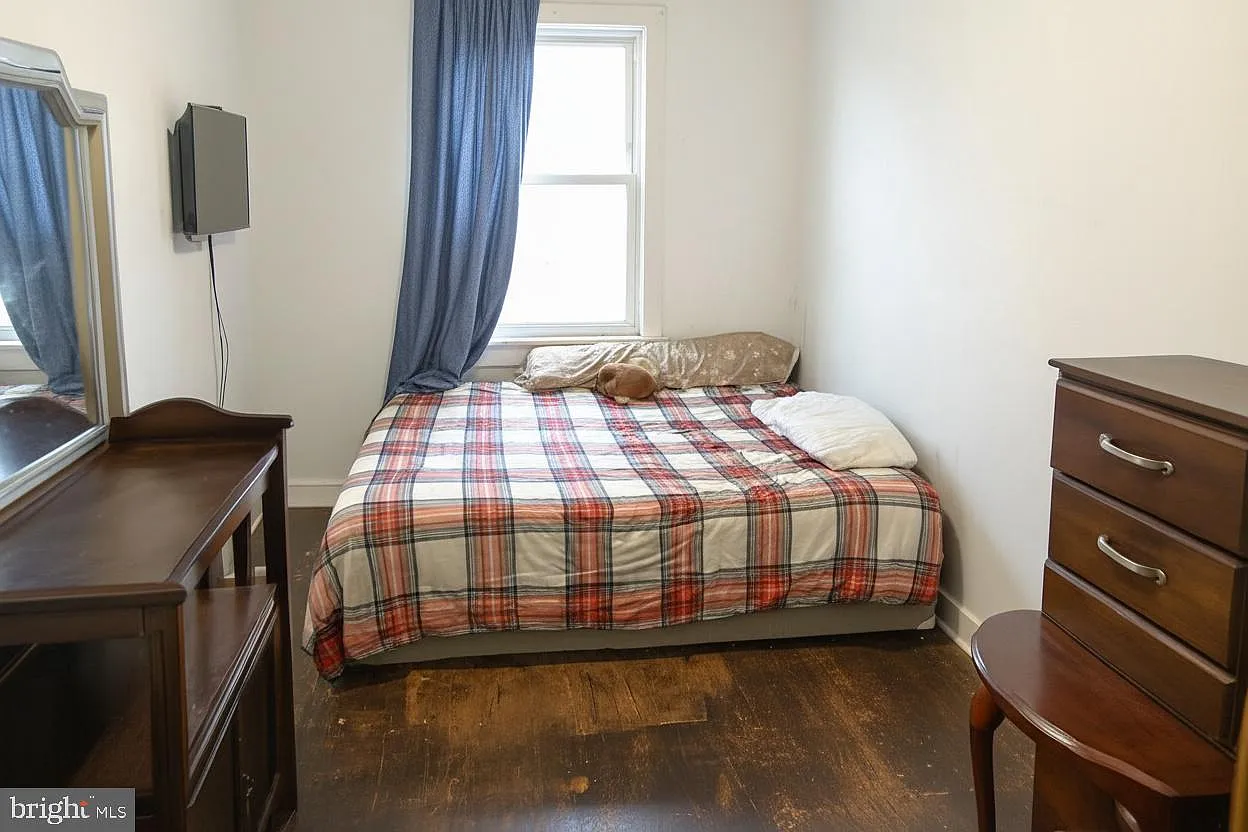 1 bed, 1.0 bath, 1408 sqft, $1,000 — Photo 2