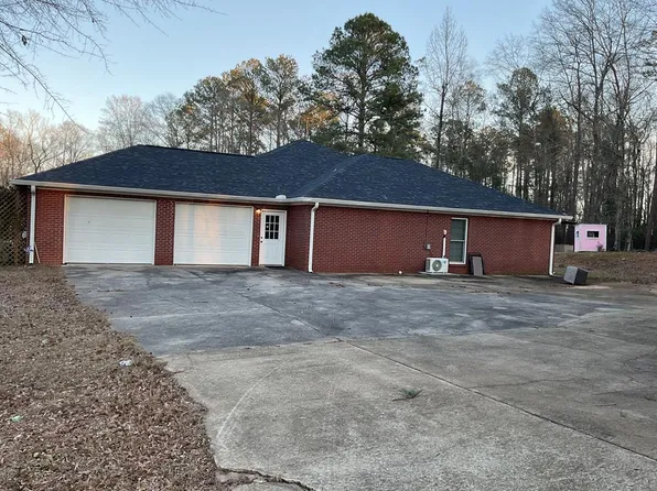 390 Deep Woods Dr, Luverne, AL 36049