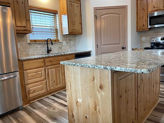 5th image of 1009 Colorado River Dr