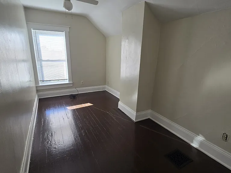 1015 Vine St — Photo 9