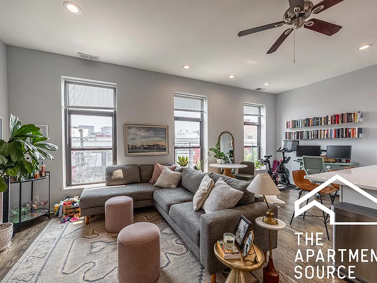1131 W Madison St #3R — Photo 2