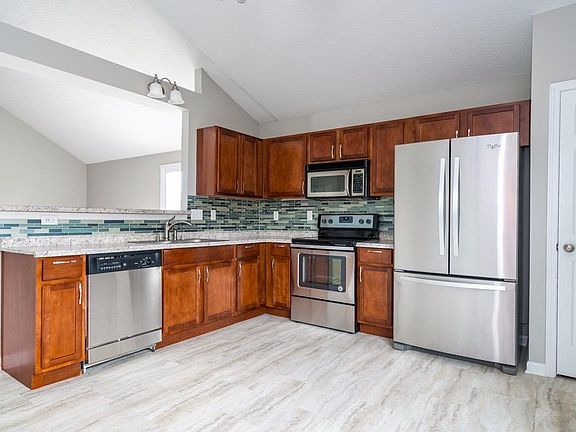 3rd image of 7426 Heaton Cir