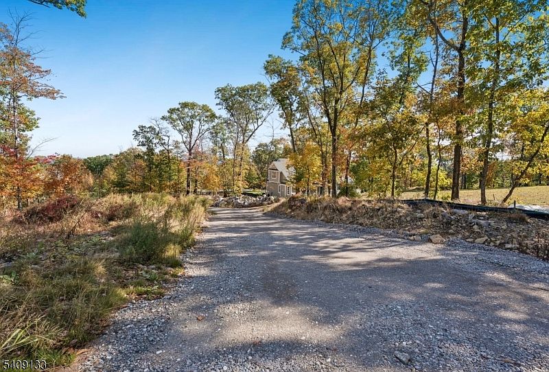 1st image of 5 Bristol Ridge Rd