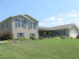 2294 Hill Trail Rd, Bremen, IN 46506