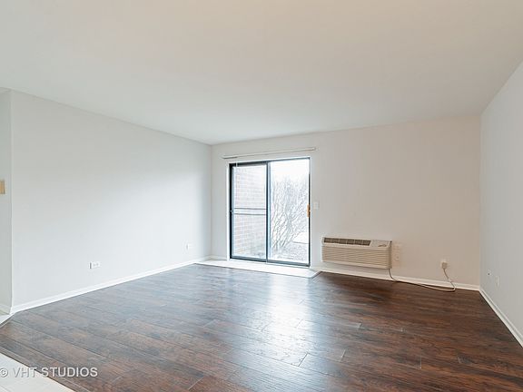 3rd image of 980 N Lakeside Dr APT 1B