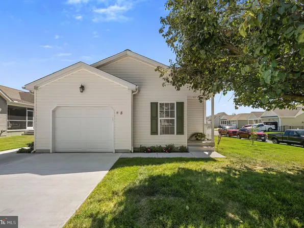 8 Platinum Dr, Dover, DE 19901