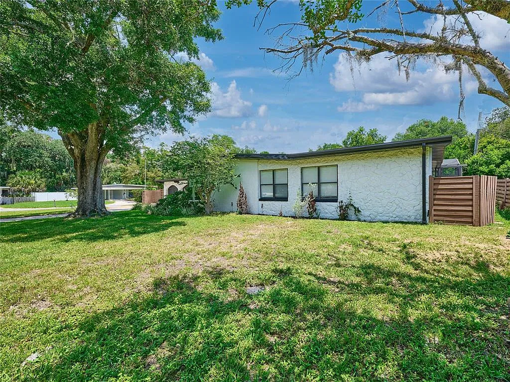 5 bed, 3.5 bath, 2226 sqft, $2,200 — Photo 4