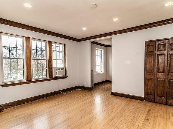 3rd image of 1103 Holley Ct #207