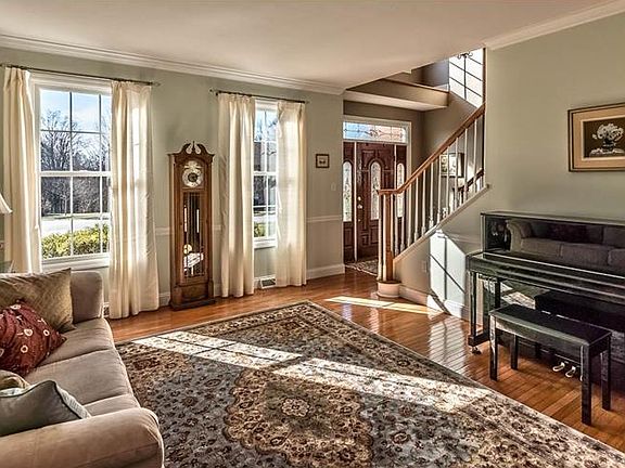 3rd image of 105 Southridge Dr