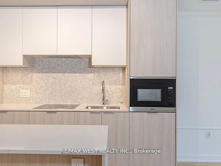 123 Portland St #403 — Photo 9