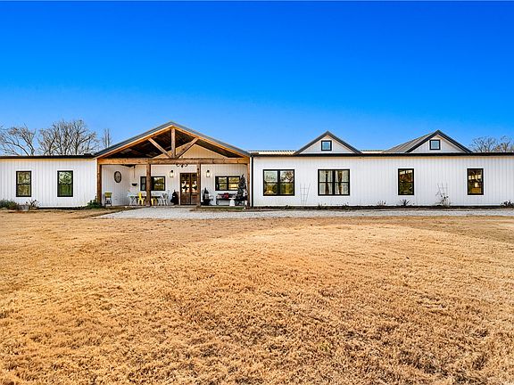 3rd image of 411 Sweetwater Club Dr