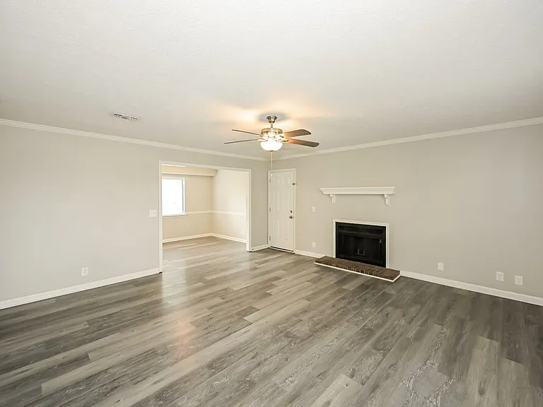 209 Lexington Dr — Photo 4