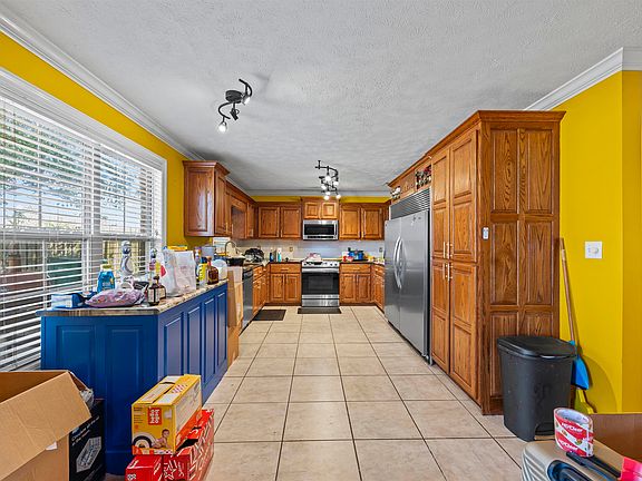 4th image of 62 Stillwater Ln