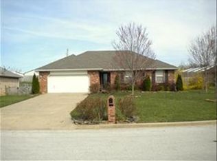 724 S Pinewood Ln, Nixa, MO 65714