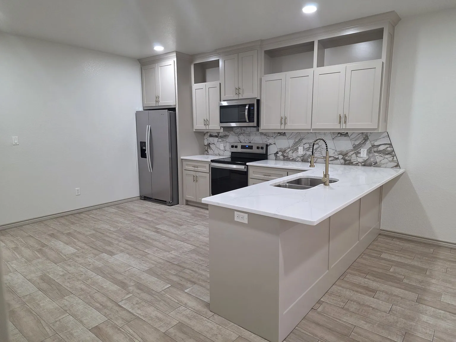 3 bed, 1200 sqft, $1,700 — Photo 2