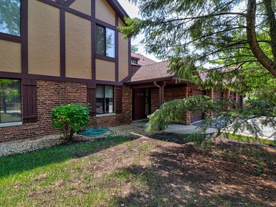 1733 Harrow Ct APT D, Wheaton, IL, 60189