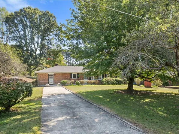 273 Livengood Dr, Winston Salem, NC 27107